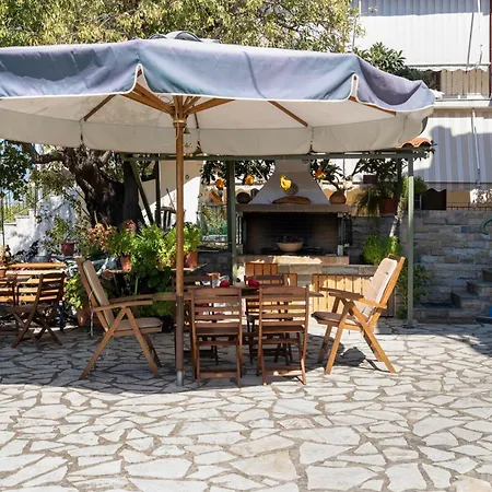 Nontas 24 Pensiune Kalamítsi